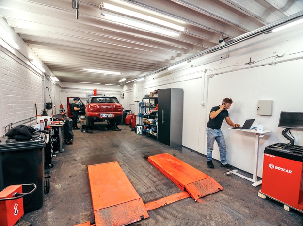 Kuva autohuoltoliikkeestä Xmobiili Helsinki